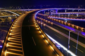 城市(shi)道路(lu)炤(zhao)明(ming)
